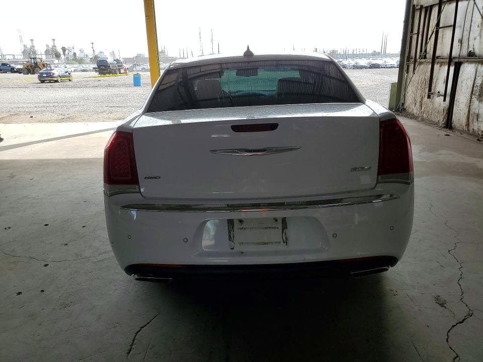 2018 CHRYSLER 300 LIMITED 6