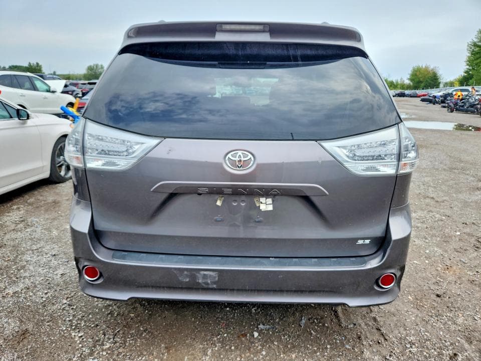 2017 TOYOTA SIENNA SE 6