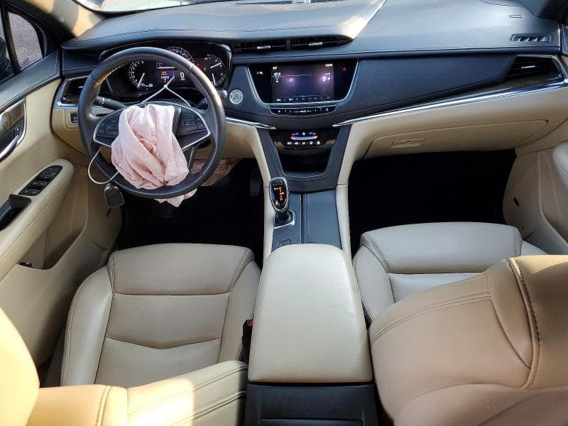 2017 CADILLAC XT5 8