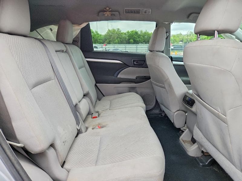 2017 TOYOTA HIGHLANDER LE 11