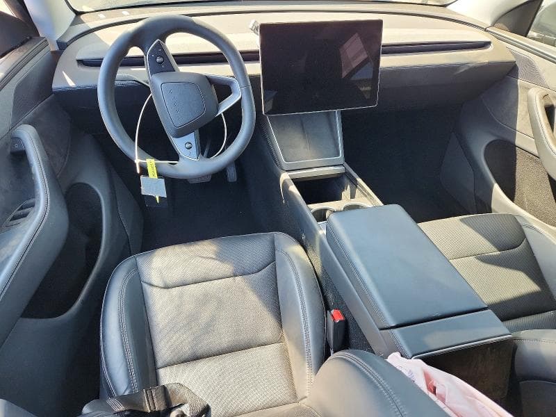 2026 TESLA MODEL Y 8