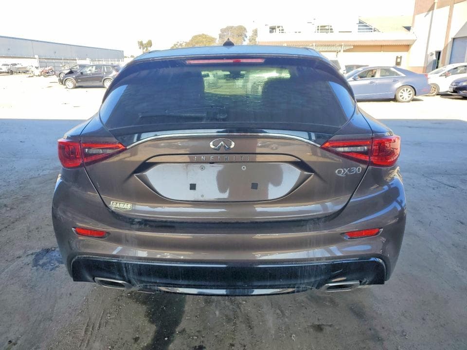 2018 INFINITI QX30 BASE 6