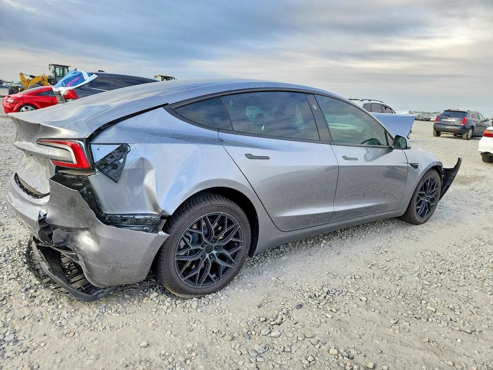 2025 TESLA MODEL 3 3