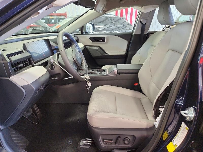 2026 TOYOTA RAV4 XLE PREMIUM 7