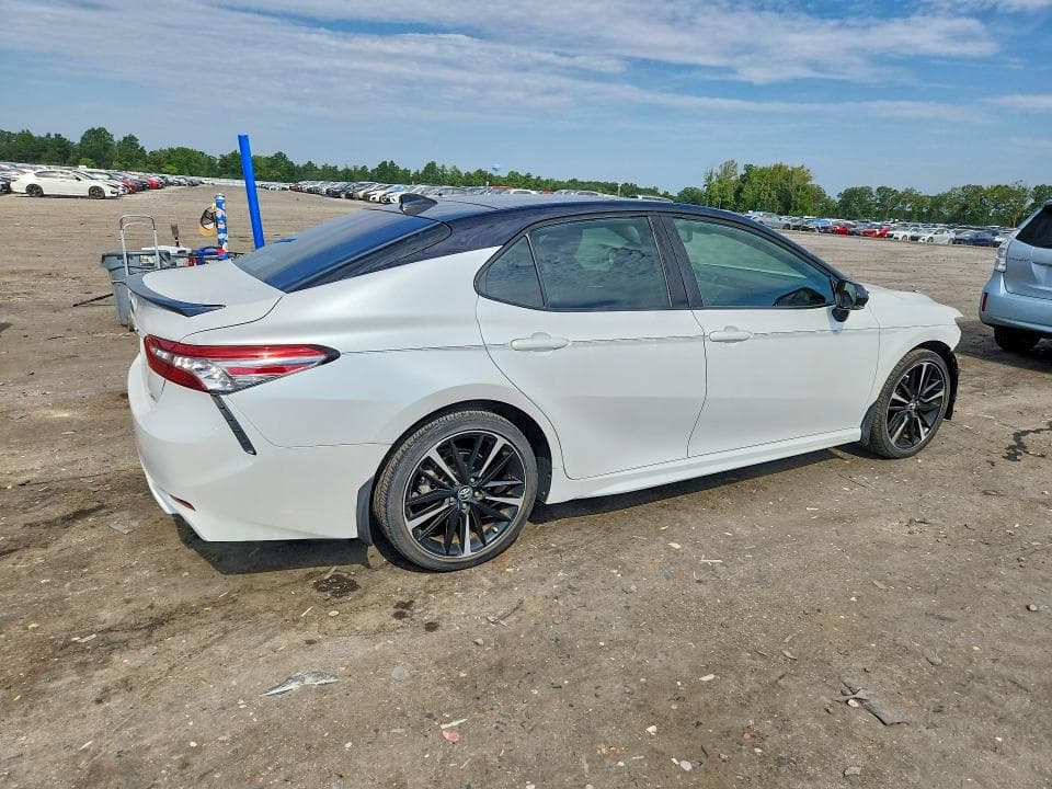 2019 TOYOTA CAMRY XSE 3