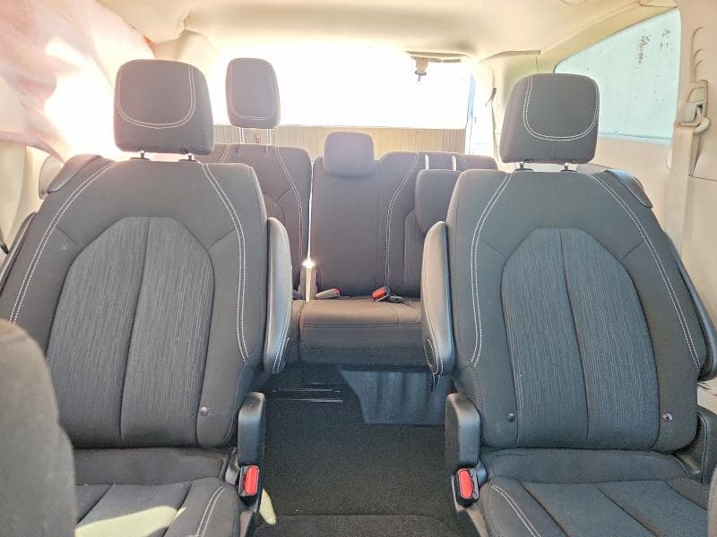 2024 CHRYSLER VOYAGER LX 10