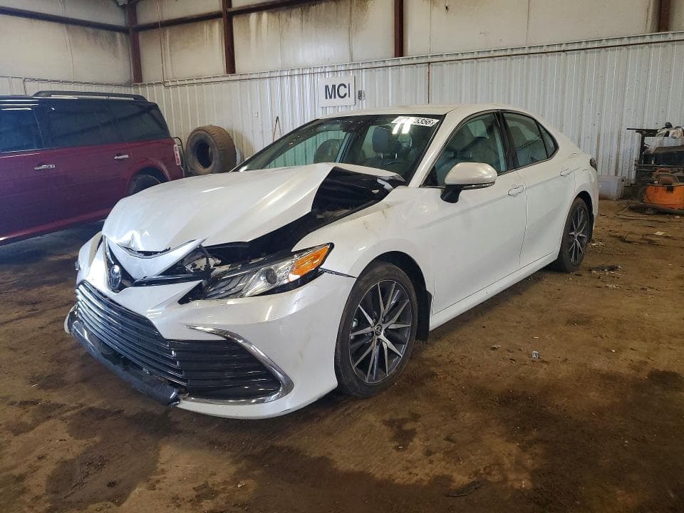 2022 TOYOTA CAMRY XLE