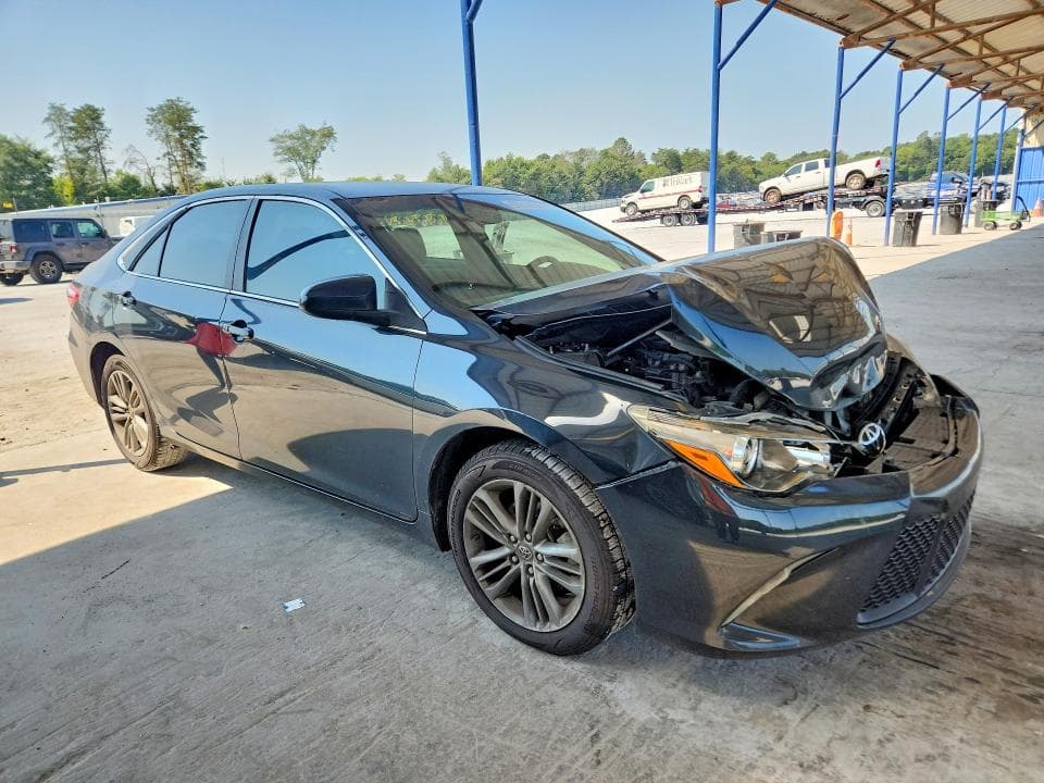 2017 TOYOTA CAMRY SE 4