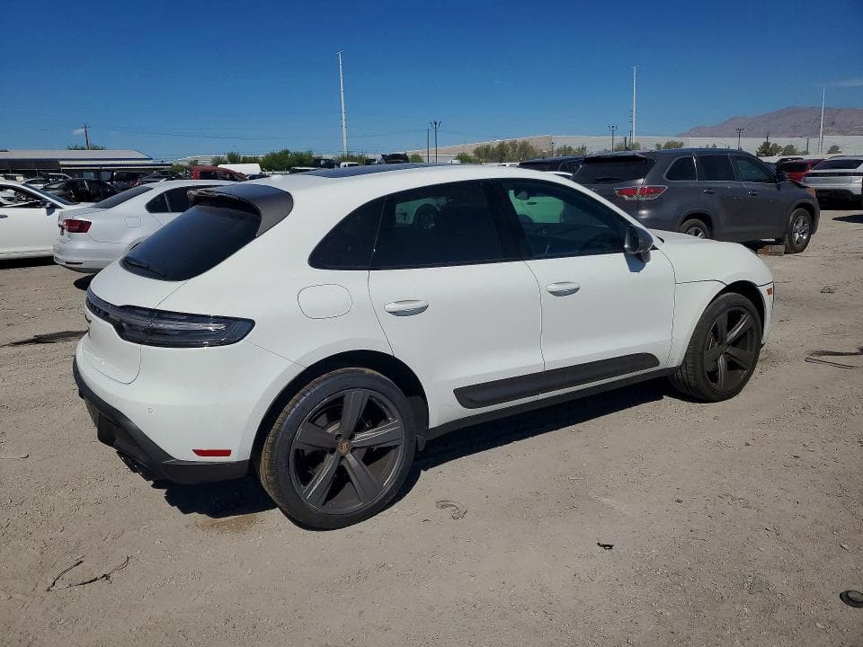 2024 PORSCHE MACAN BASE 3