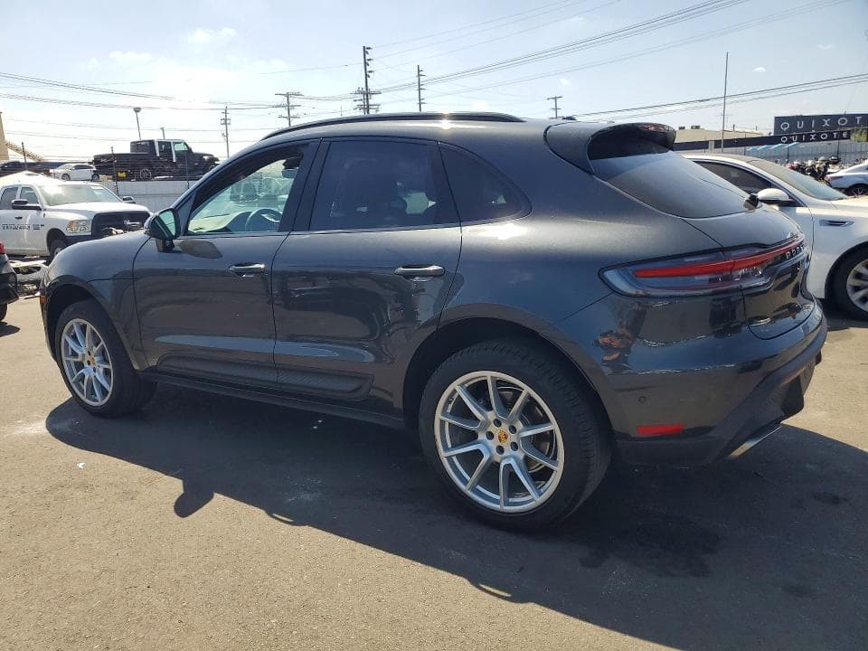 2024 PORSCHE MACAN BASE 2