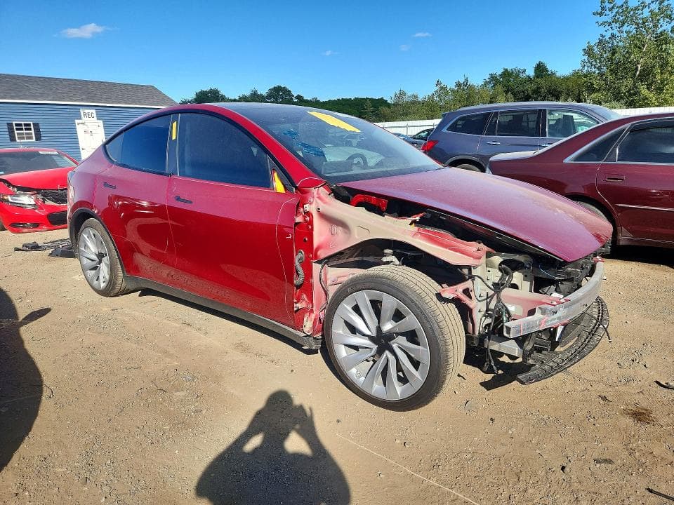 2026 TESLA MODEL Y 4