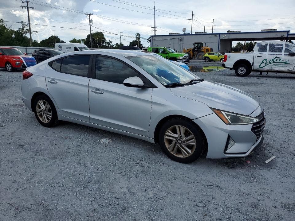 2019 HYUNDAI ELANTRA SEL 4
