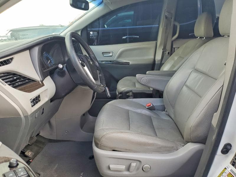 2017 TOYOTA SIENNA LTD 7