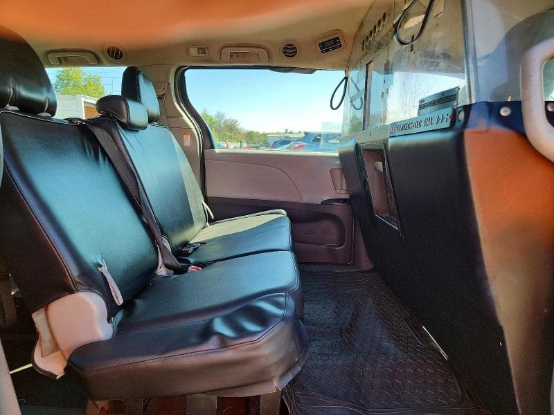 2018 TOYOTA SIENNA L 11