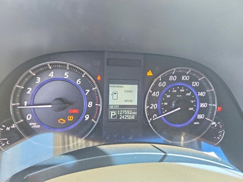 2017 INFINITI QX70 BASE 9