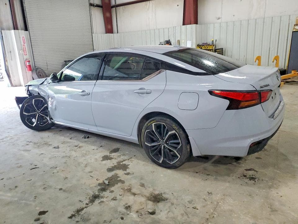2023 NISSAN ALTIMA SR 2