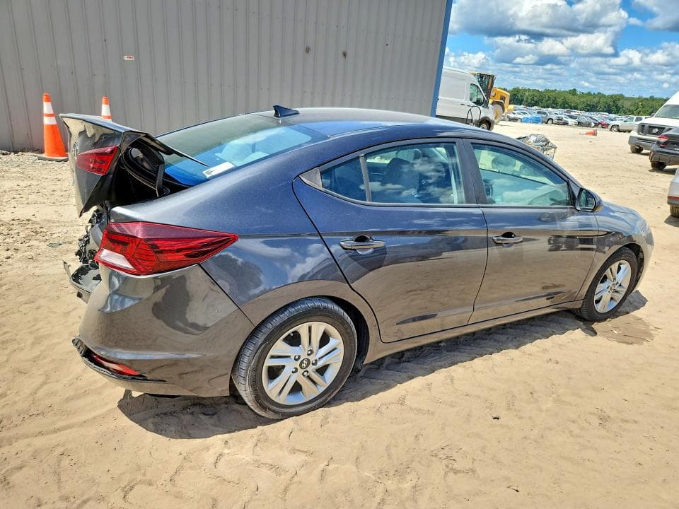 2020 HYUNDAI ELANTRA SEL 3