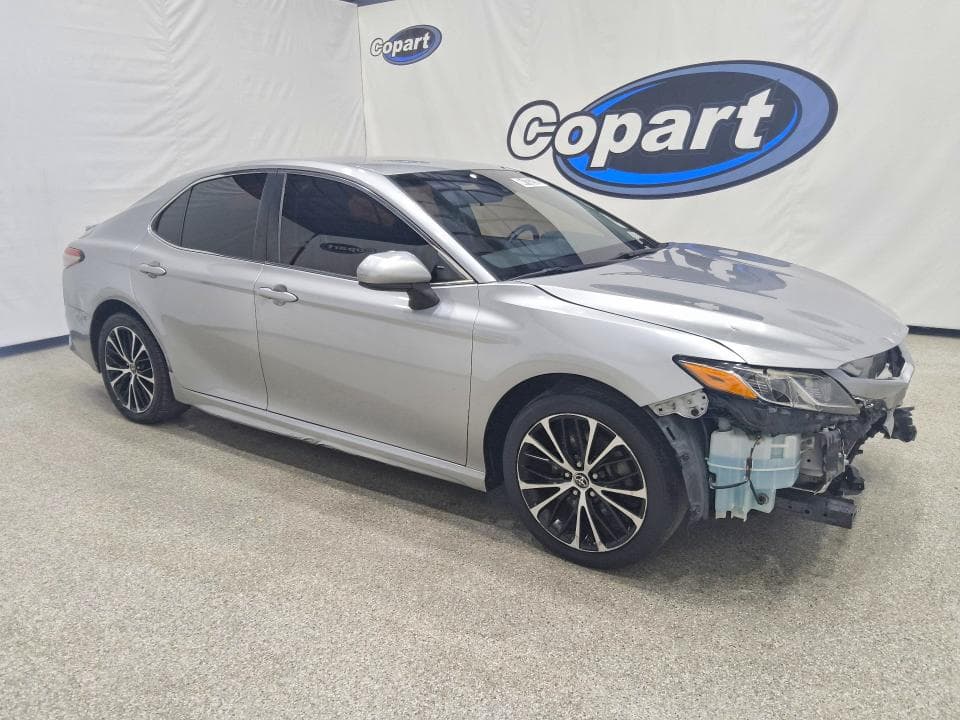 2018 TOYOTA CAMRY SE 4
