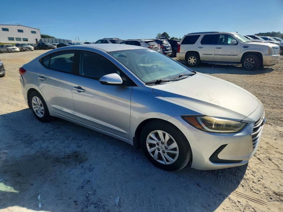 2018 HYUNDAI ELANTRA SE 4