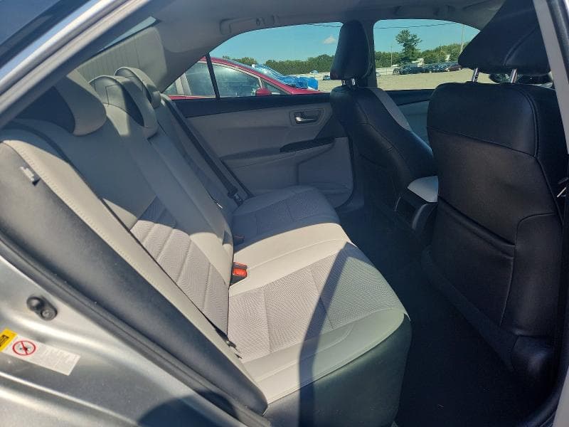 2017 TOYOTA CAMRY SE 10