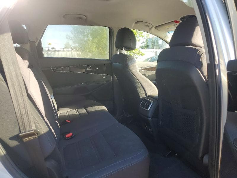 2017 KIA SORENTO LX 11