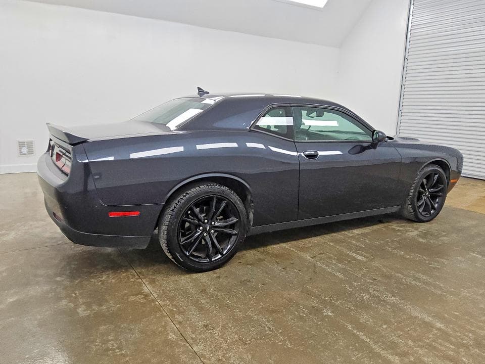 2018 DODGE CHALLENGER SXT 3