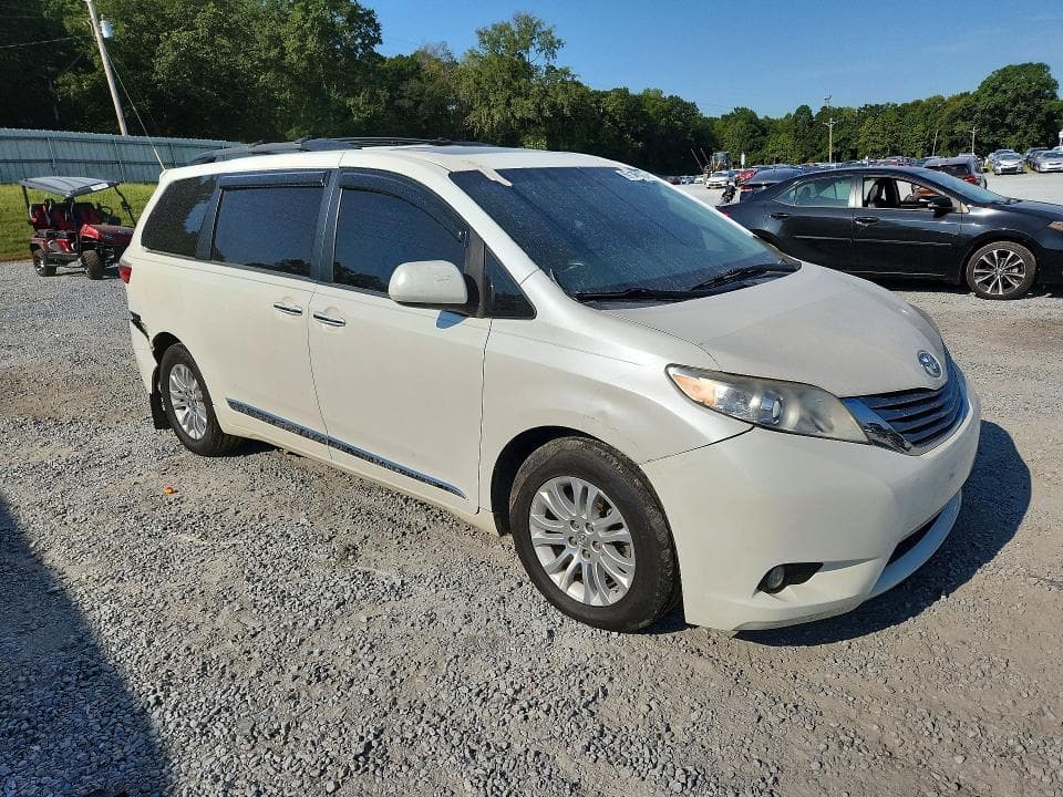 2017 TOYOTA SIENNA LTD 4