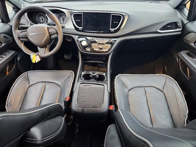 2023 CHRYSLER PACIFICA LIMITED 8