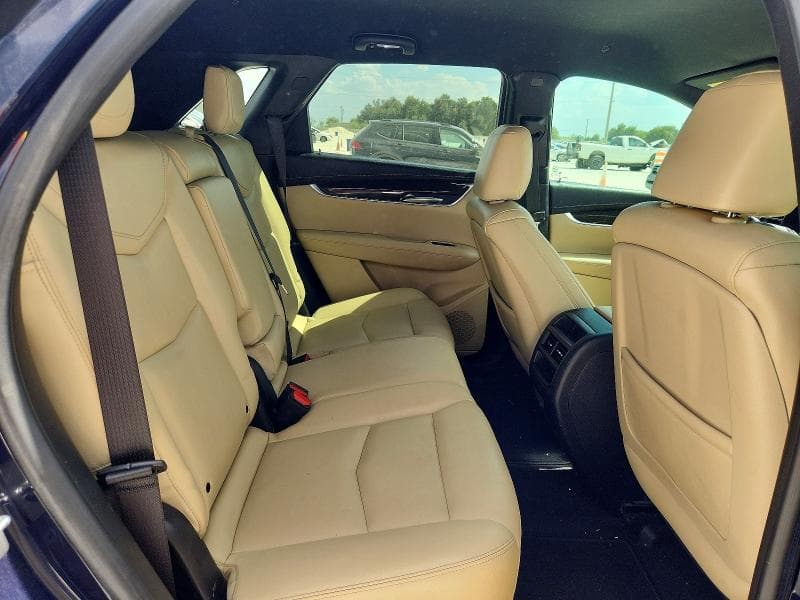 2017 CADILLAC XT5 11