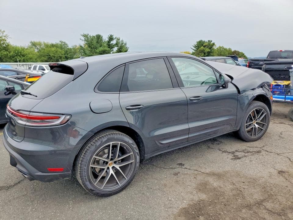 2026 PORSCHE MACAN BASE 3