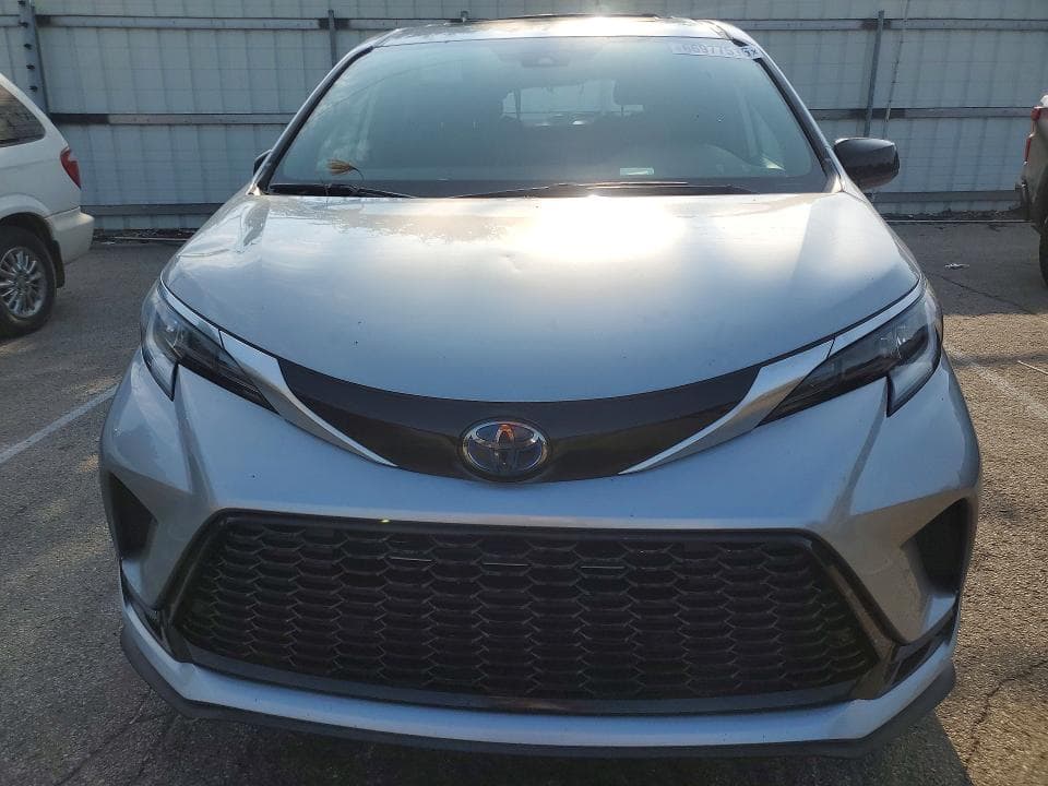 2021 TOYOTA SIENNA XSE 5