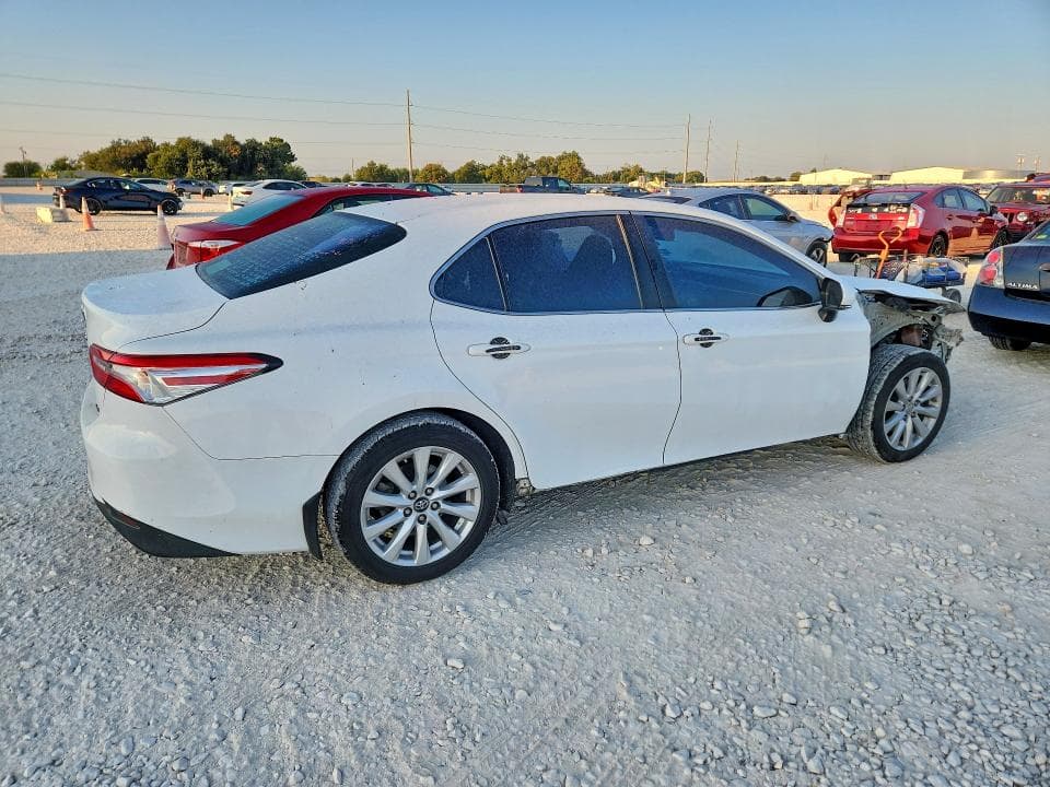 2018 TOYOTA CAMRY LE 3