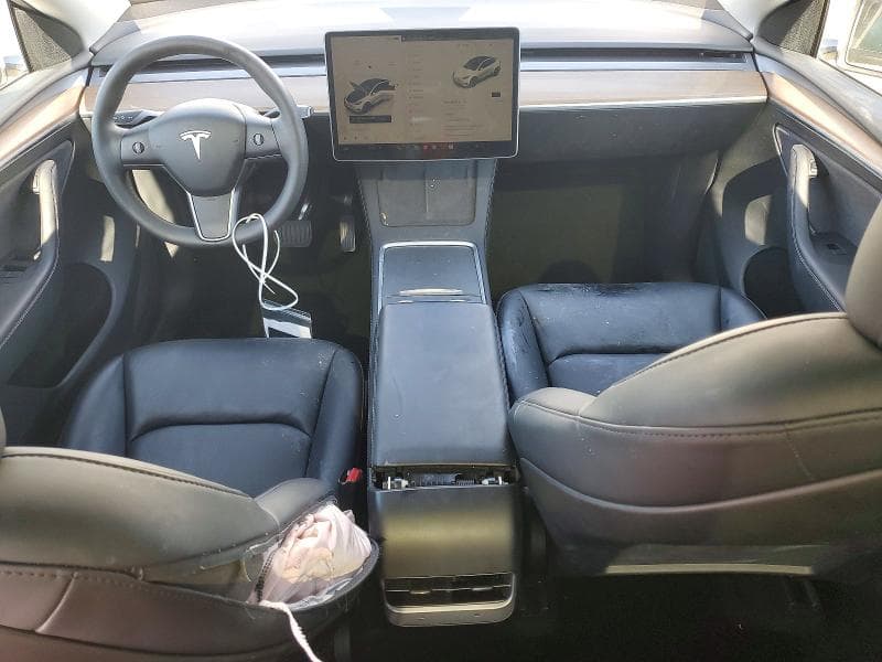 2025 TESLA MODEL Y 8