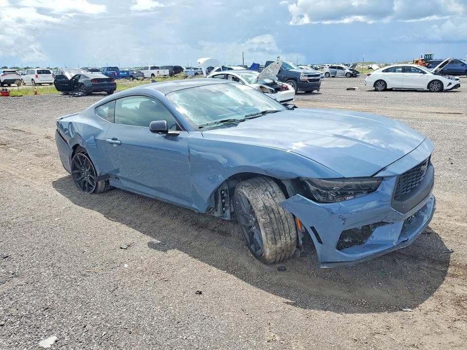 2026 FORD MUSTANG 4