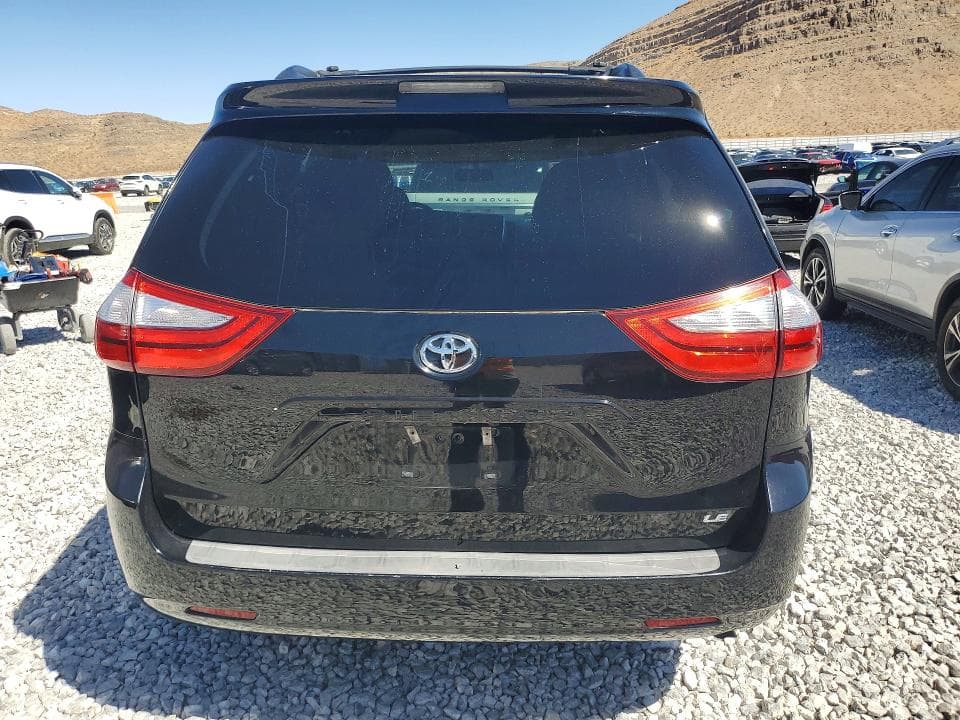 2017 TOYOTA SIENNA LE 6