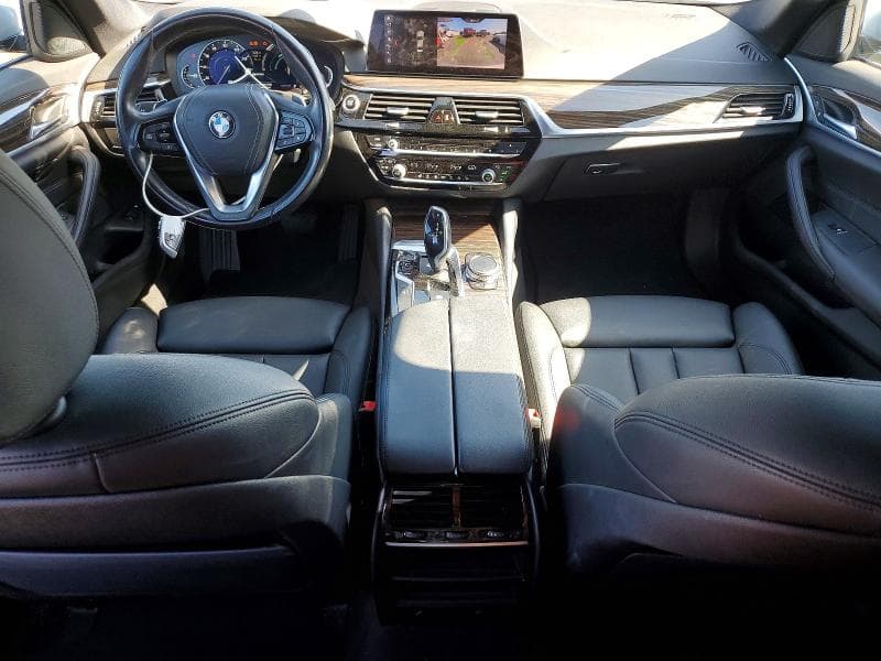 2019 BMW 530E 8