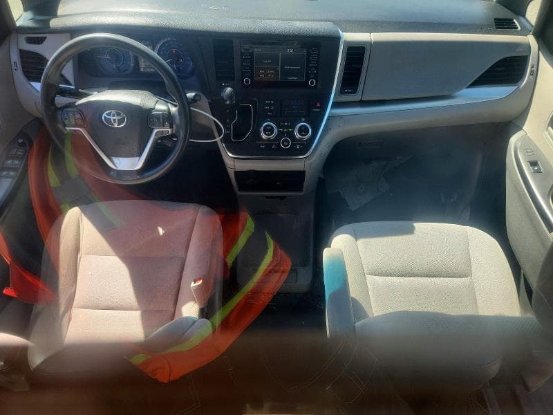 2018 TOYOTA SIENNA L 8