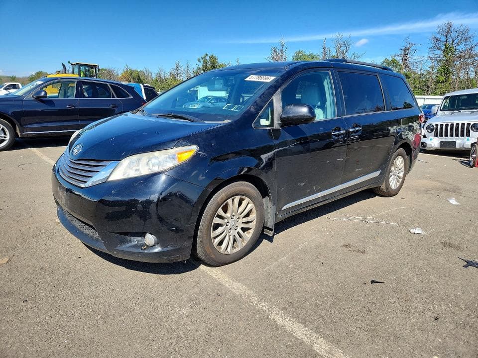 2017 TOYOTA SIENNA XLE 8-PASSENGER - 1