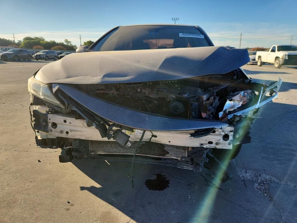 2019 TOYOTA CAMRY SE 5