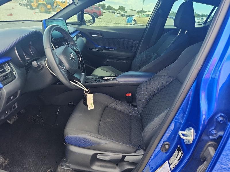 2020 TOYOTA C-HR XLE 7