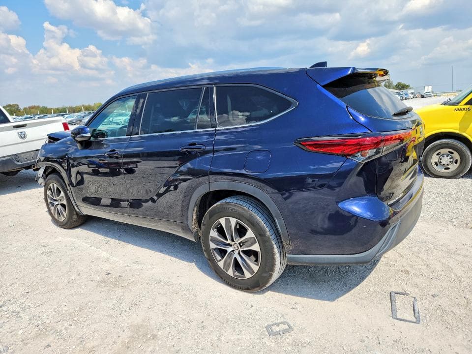 2021 TOYOTA HIGHLANDER XLE 2