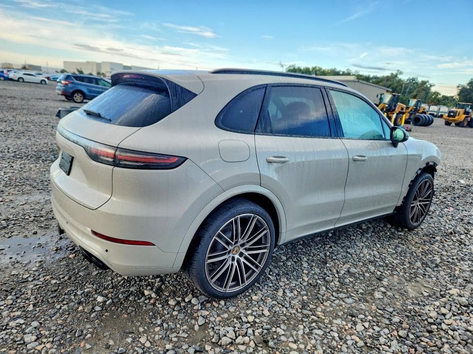 2022 PORSCHE CAYENNE 3