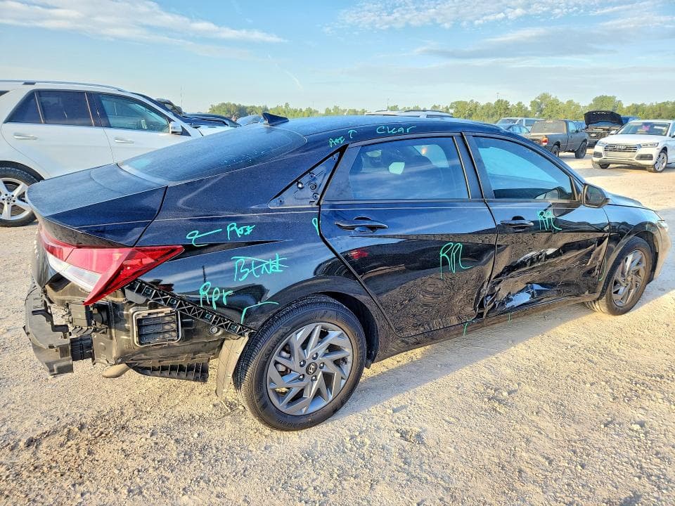 2024 HYUNDAI ELANTRA SEL 3
