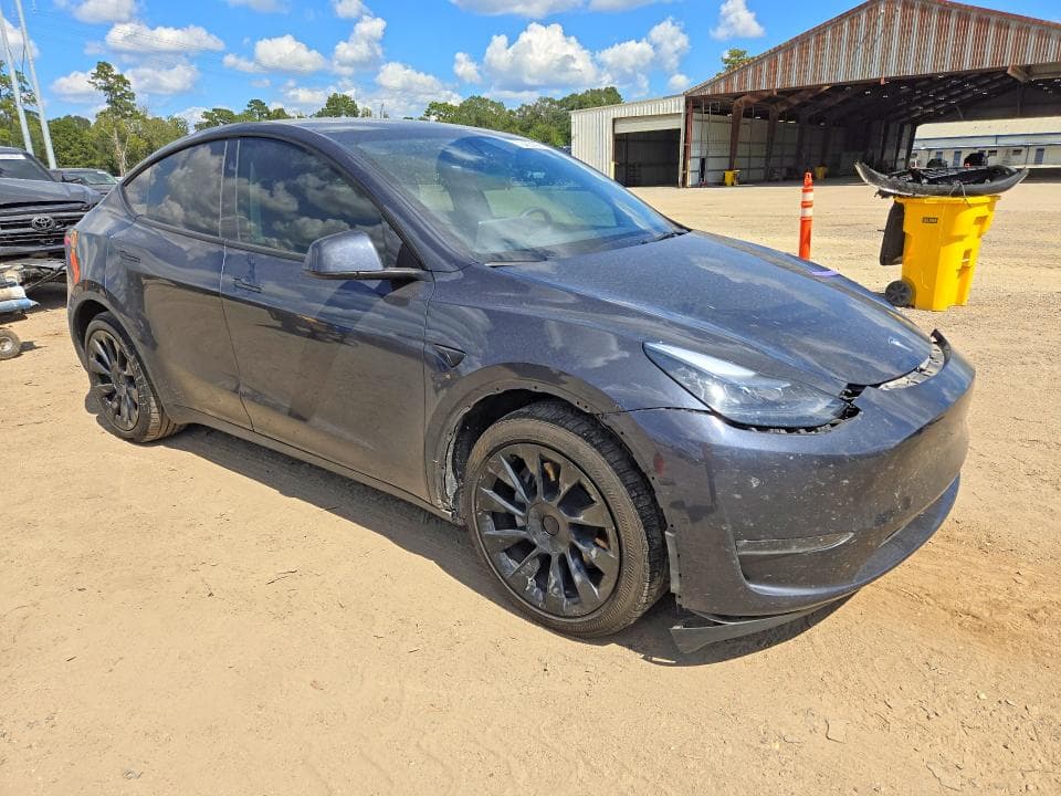 2024 TESLA MODEL Y 4