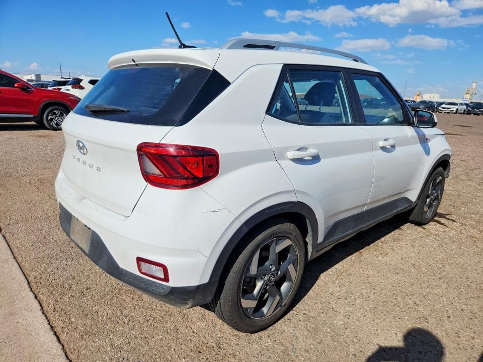 2023 HYUNDAI VENUE SEL 3