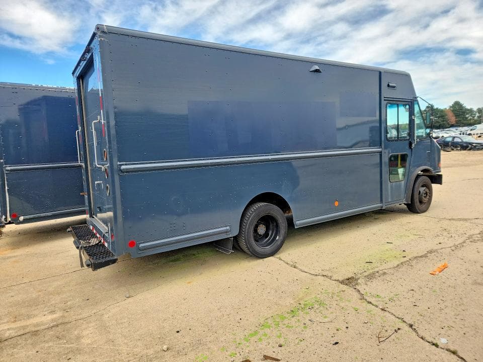 2021 FORD F59 3
