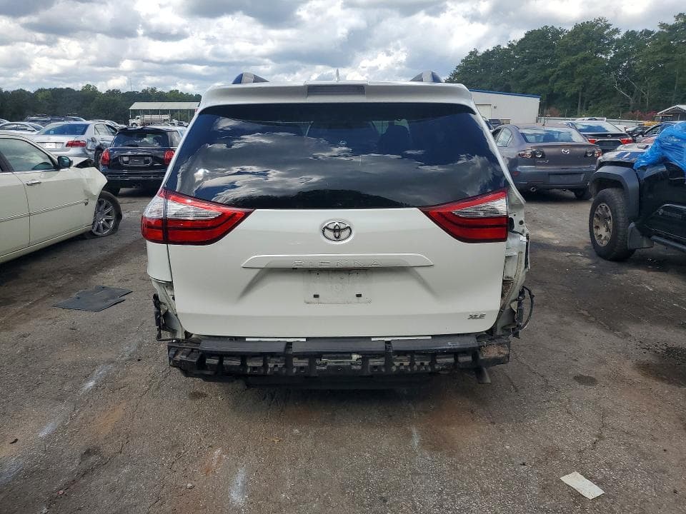 2018 TOYOTA SIENNA XLE 8-PASSENGER 6