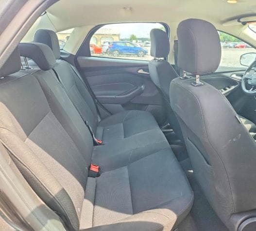 2017 FORD FOCUS SE 10