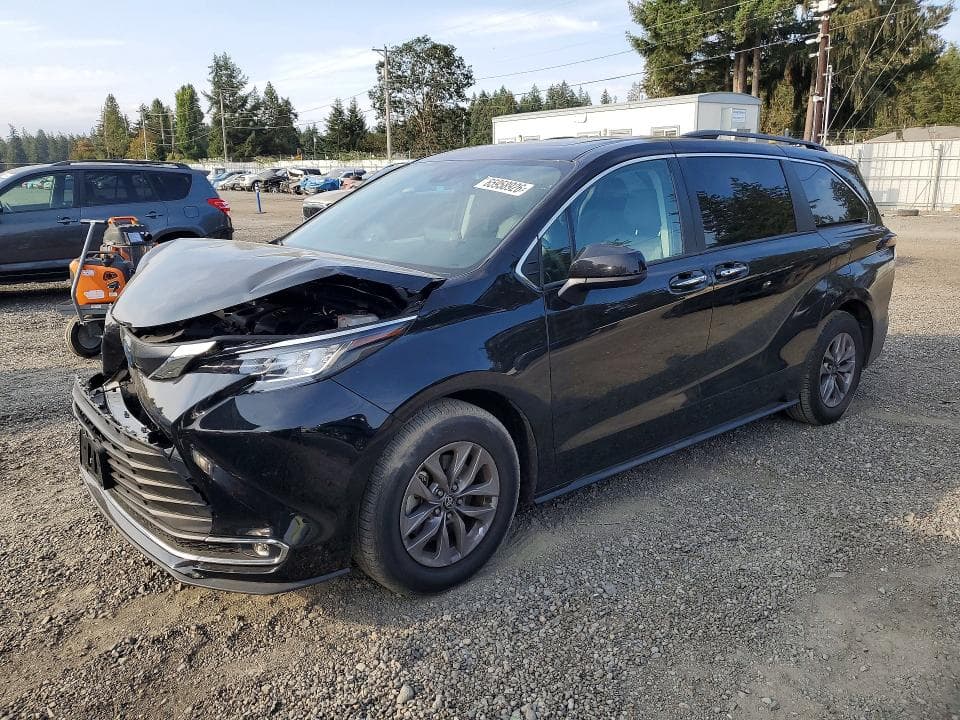 2023 TOYOTA SIENNA XLE