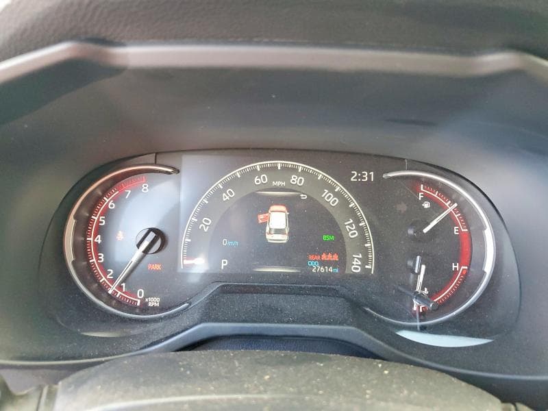 2025 TOYOTA RAV4 XLE 9